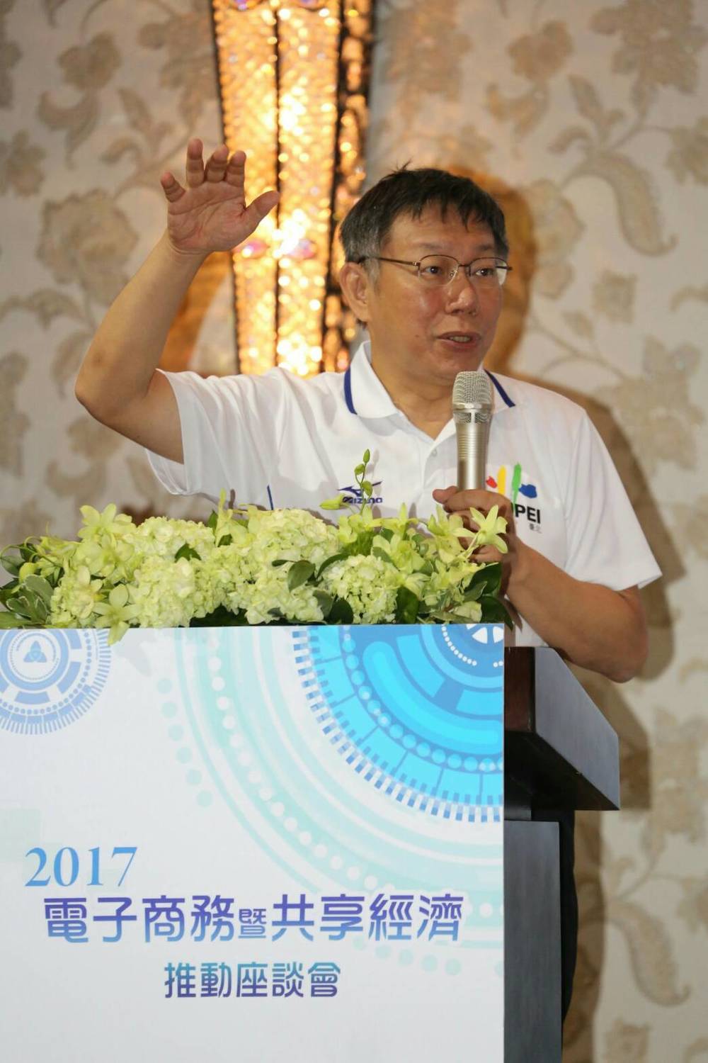 對於主持人周玉蔻嗆公開辯論，台北市長柯文哲今（18）日說，她只是要拉抬收視率。 圖：台北市政府 / 提供