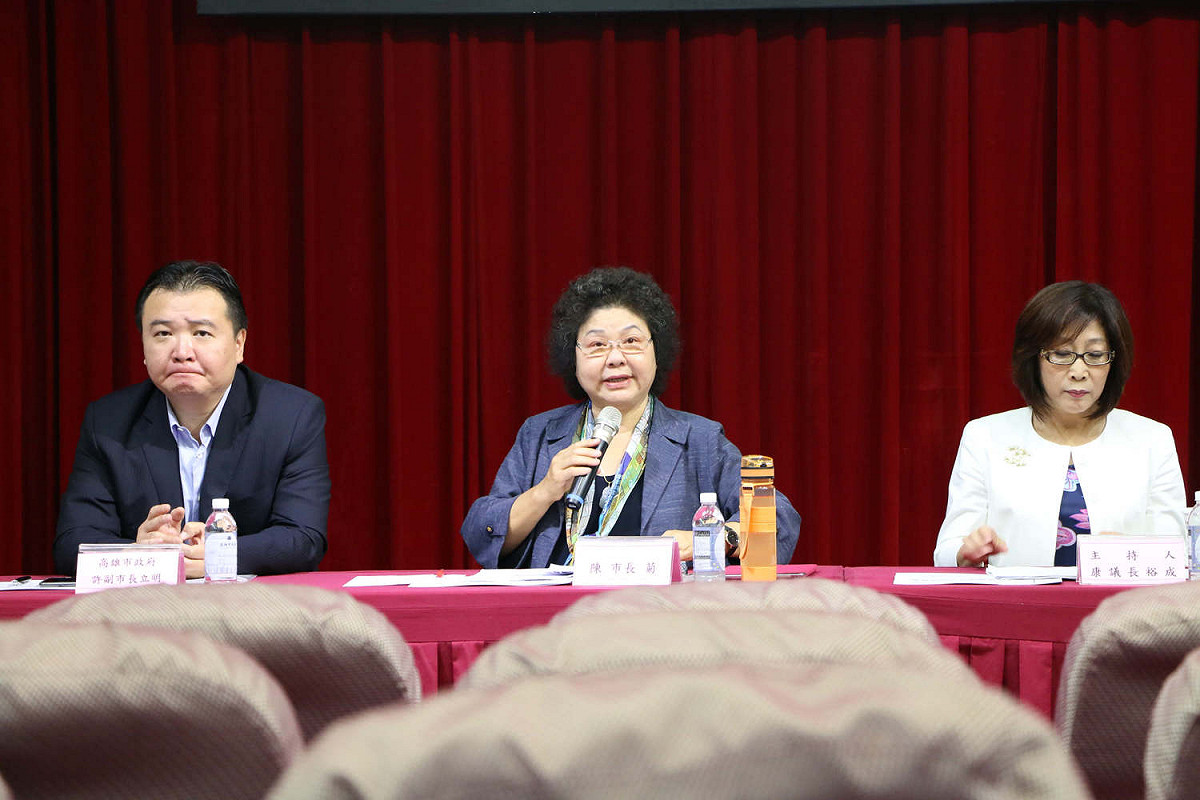 高雄市長陳菊率市府團隊進行107年度高雄市地方總預算報告。 圖 : 高雄市政府/提供