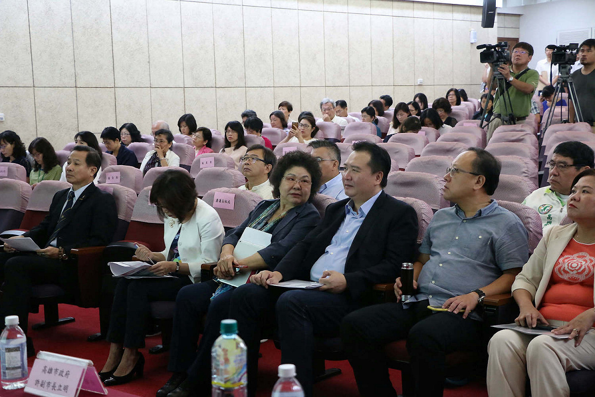 高雄市長陳菊率市府團隊進行107年度高雄市地方總預算報告。 圖 : 高雄市政府/提供