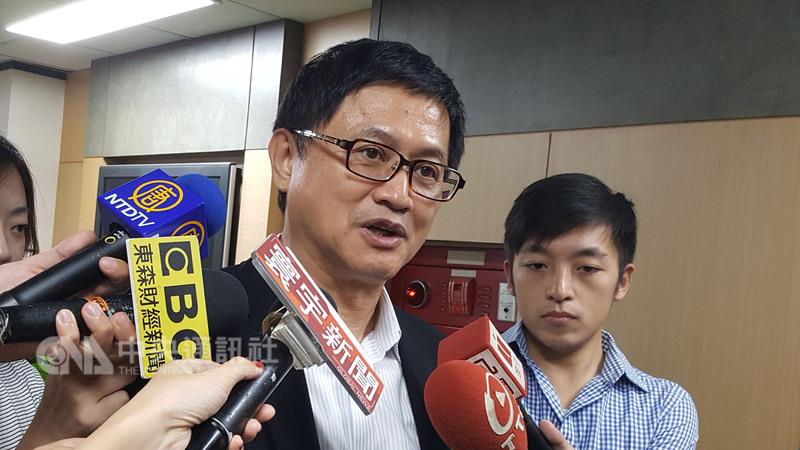 和碩董事長童子賢18日出席科技部國際產學聯盟GloRIA啟動記者會表示，為基層員工做不錯的調薪，是和碩的重要目標之一，過去幾年平均加薪幅度與業界為帶動加薪的調薪比例相比，「大概有double」。 圖 : 中央社