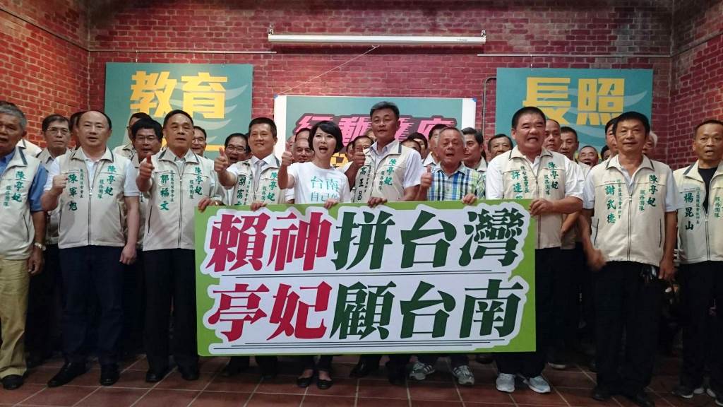 陳亭妃舉辦「行動政府」影片發佈記者會，強調要以實際行動、親身行動，解決台南市民感受到的「邊緣化」問題。 圖/黃博郎攝
