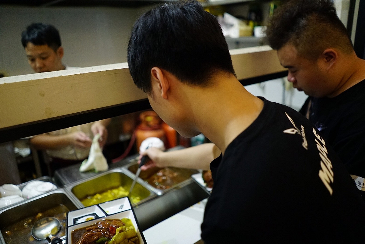 閃電狼在上海的日常伙食在Snake俱樂部內解決。 圖：閃電狼/提供