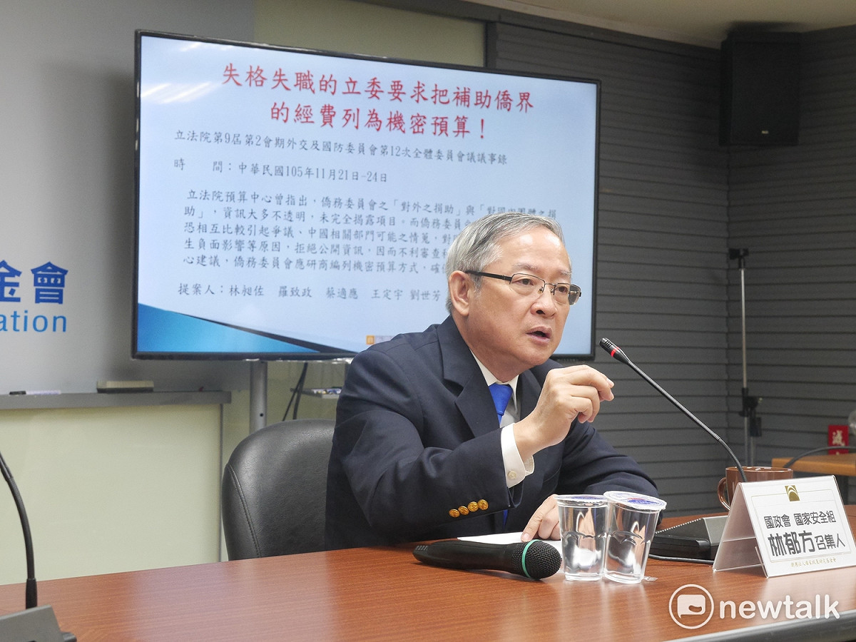 國家政策研究基金會今天上午召開記者會，國家安全組召集人林郁方指出，明年國防預算編列數額僅3278億元，GDP連年下滑，顯示蔡英文無法兌現選前支票。 圖：趙婉淳/攝