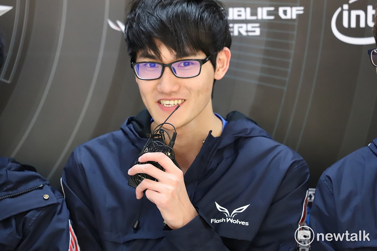 今（20）日 ，美國的娛樂與體育節目電視網ESPN發表了世界賽參賽的打野選手的戰力排行榜，台灣閃電狼的打野選手Karsa也榮登第四。 圖：蔡幸秀/攝影