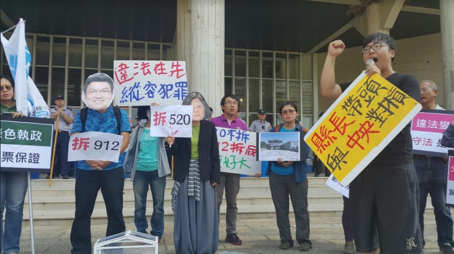 彰化環境保護聯盟今(20)日於彰化縣政府大門口召開記者會。 圖：彰化環境保護聯盟/提供