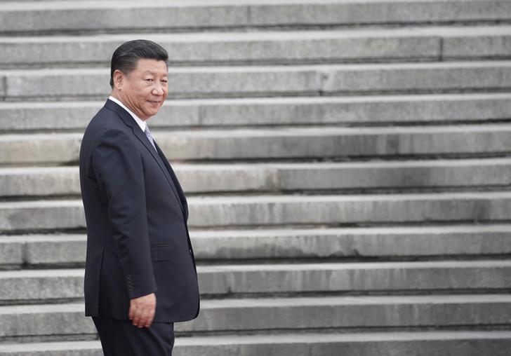 中國的這位現任領導人，是數十年來該國最強勢領導者之一。但是，其地位進一步提升的一個途徑，就是將他的名字納入黨的章程。

確實如此的話，習近平將有可能與前領導人鄧小平和強人毛澤東這樣的黨內「神靈」並駕齊驅。 圖：達志影像/路透社