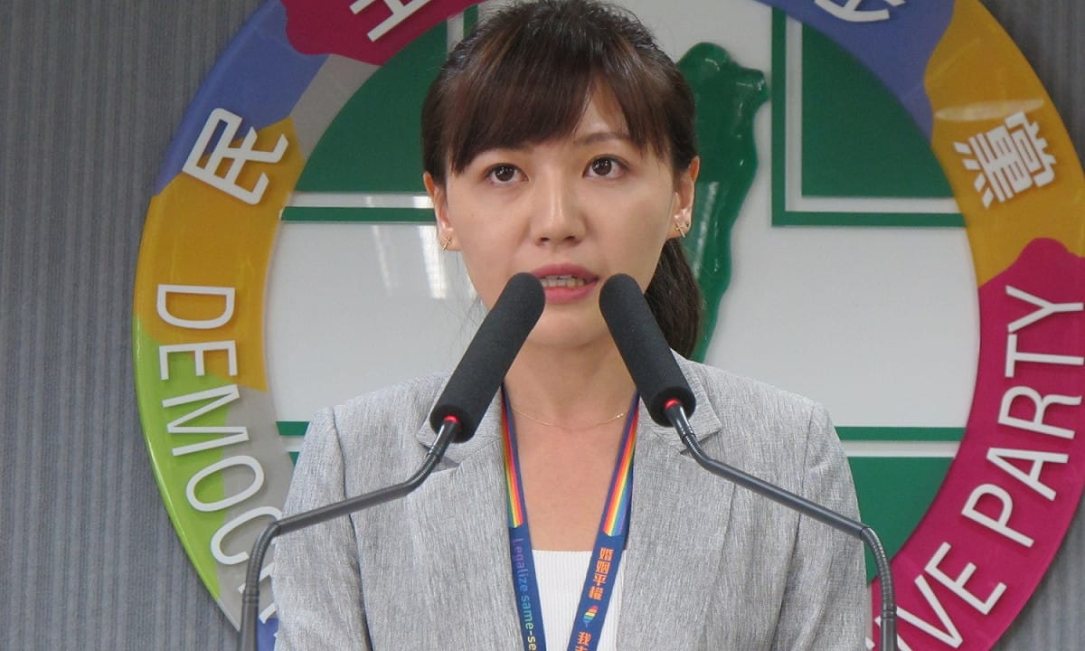 民進黨發言人吳沛憶20日轉述中常會裡蔡總統的談話。 圖：林朝億/攝
