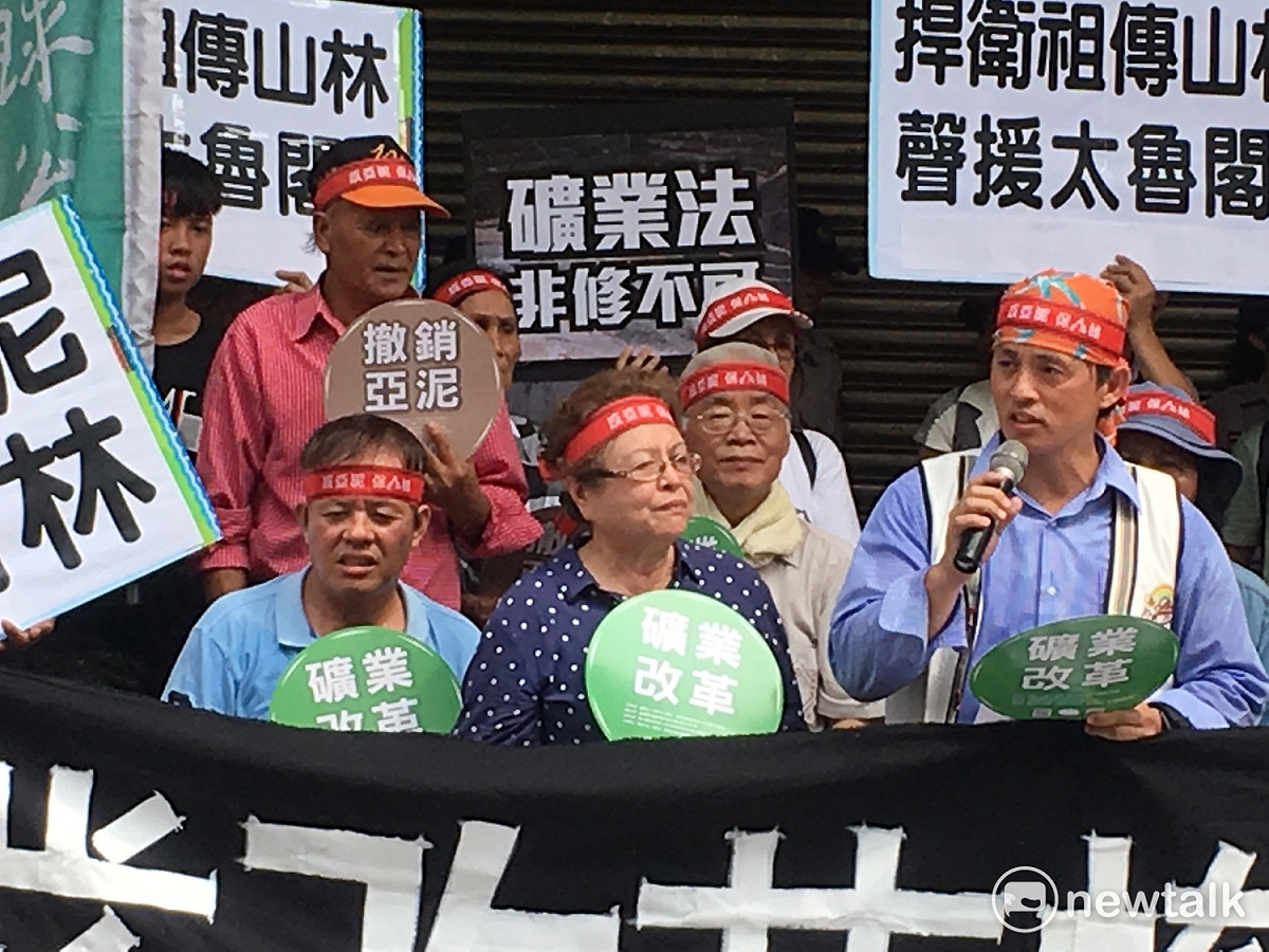 自救會榮譽會長田春綢（中）也出席現場。
 圖：黃韋銓/攝