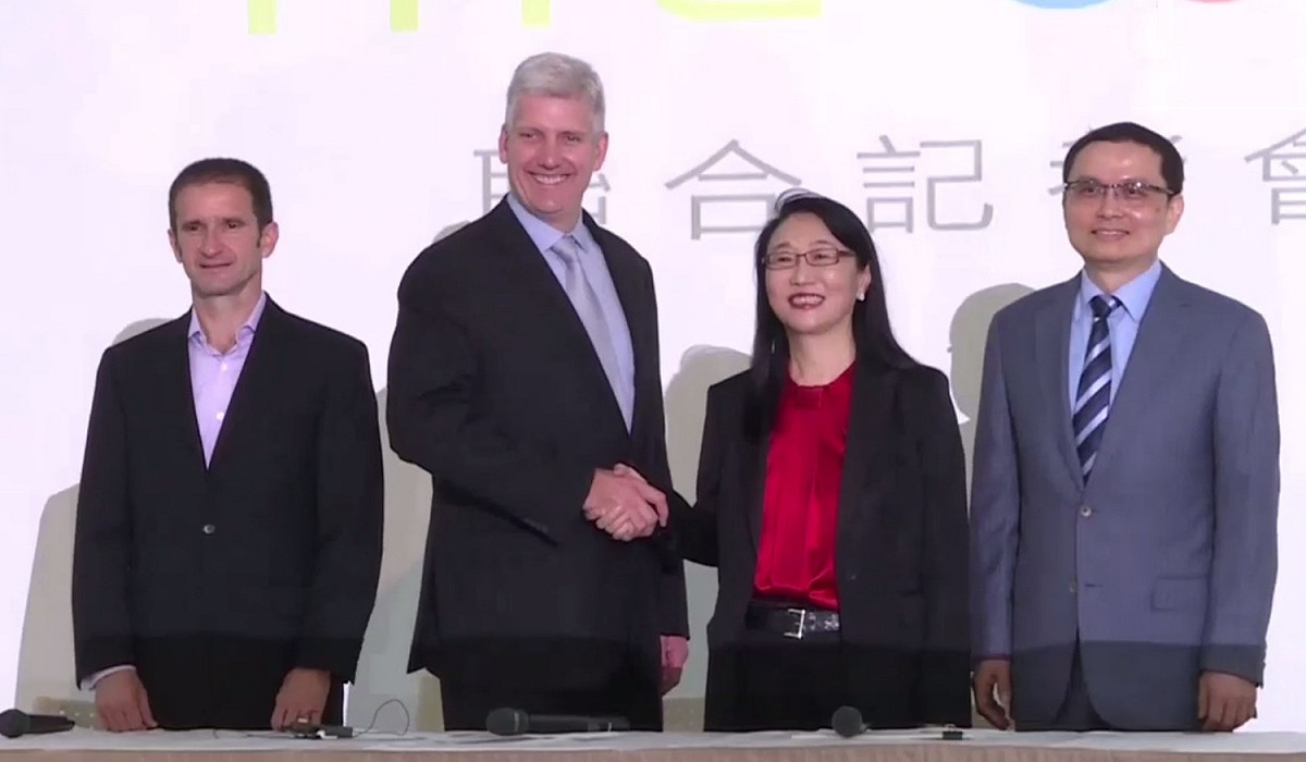 Google今日宣布正式與HTC達成協議，將收購旗Power By Htc產品，以及相關儀器與IPR授權。 圖：翻攝自非凡新聞