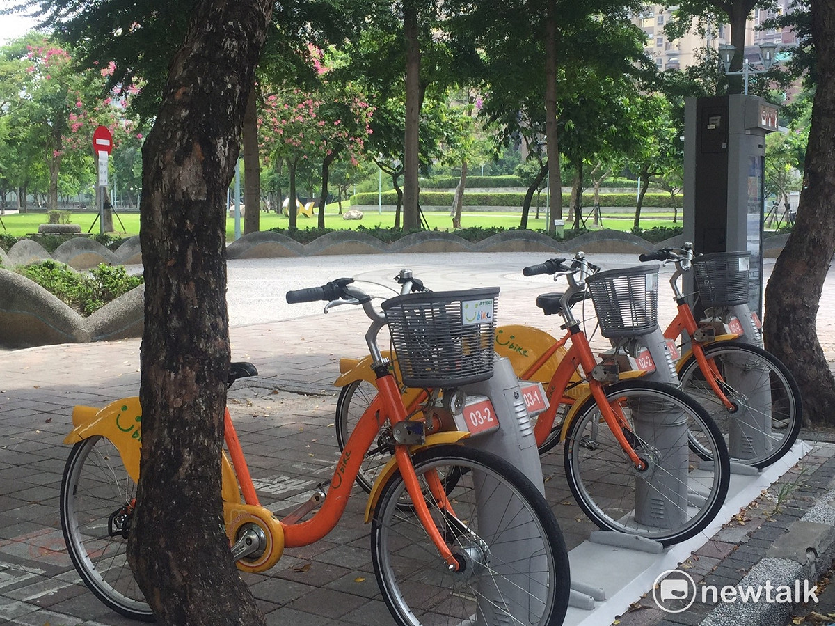 新北市人口多，YouBike站點也多，大部分公園旁都有設站點，民眾使用情形也很踴躍。 圖：李書璇/攝