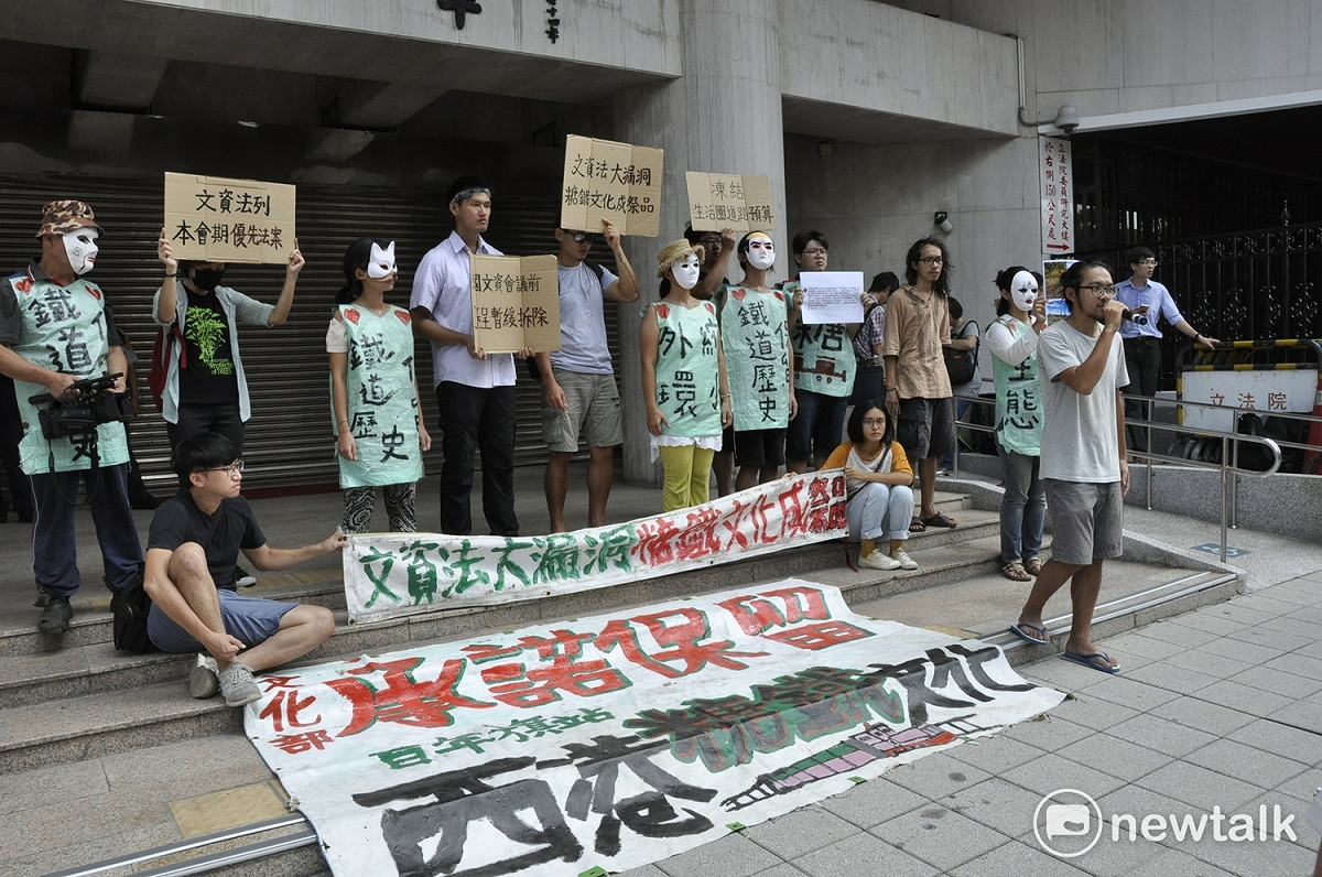 西港百年糖鐵提報文資遭否決，陳抗團體認為關鍵在於，地方文資審查由少數會勘委員決定了文資的判生判死。 圖 : 陳香蘭／攝
