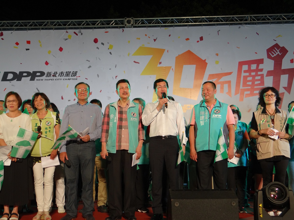 爭取參選新北市長的立委羅致政，歷經緋聞風波，今晚出席新北市黨部黨慶。 （圖：翻攝民進黨新北市黨部網站）