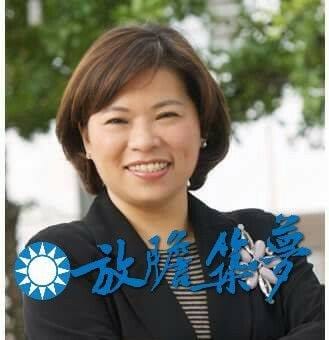 嘉義市前市長黃敏惠的臉書個人照片，今年9月多了一個黨徽和「放膽築夢」四個字，頗耐人尋味。 圖 : 取自黃敏惠臉書