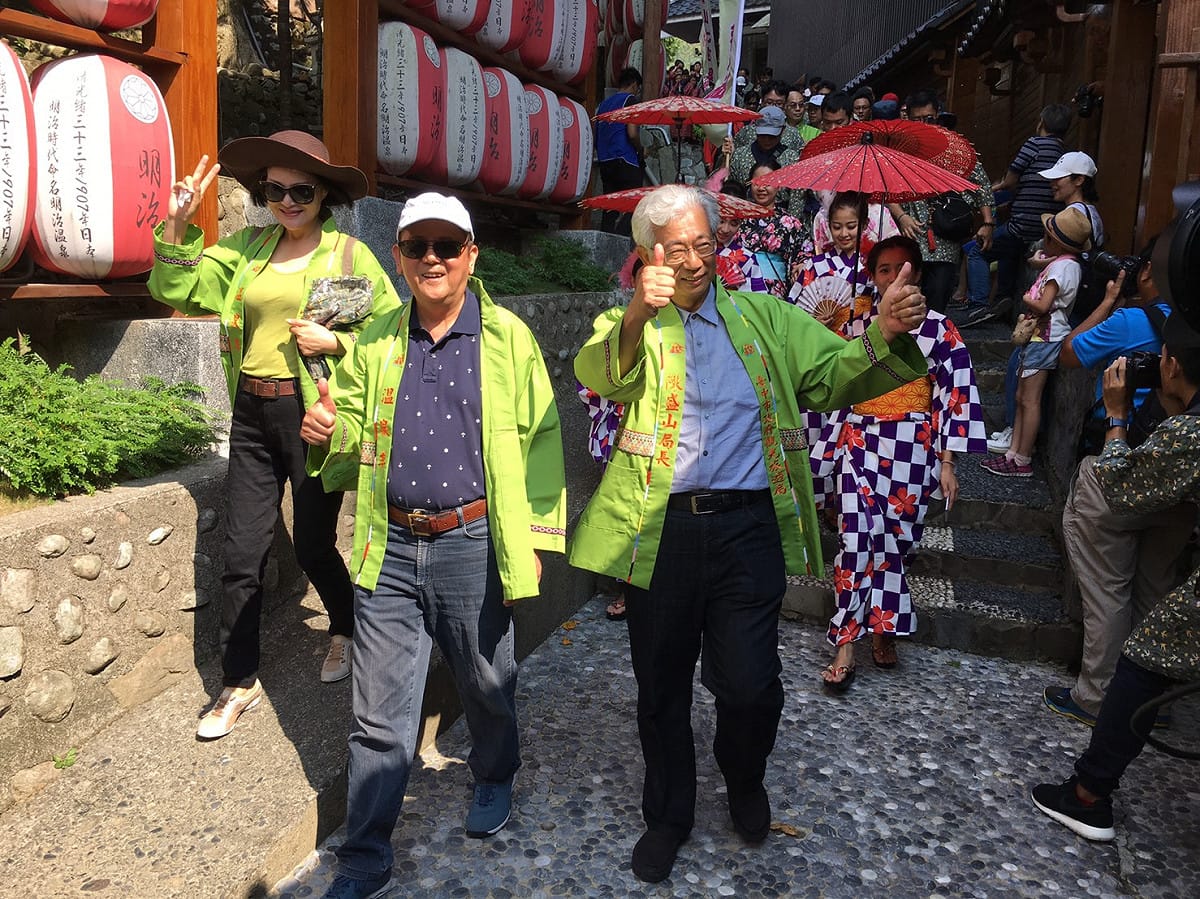 臺中好湯溫泉季-谷關遊街趣浴衣嘉年華活動，今 (23)日在谷關溫泉區熱鬧登場，台中市副市長林陵三帶領五百多人穿著浴衣從警光山莊開始遊街。 圖：台中市政府/提供