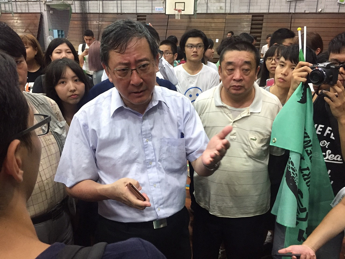 台大針對被改成「台北台灣大學」的狀況表示譴責！台大主任秘書今天下午在臨時記者會表示，國立台灣大學就是國立台灣大學，不會因為任何因素改變！ 圖：丘秝榕／攝