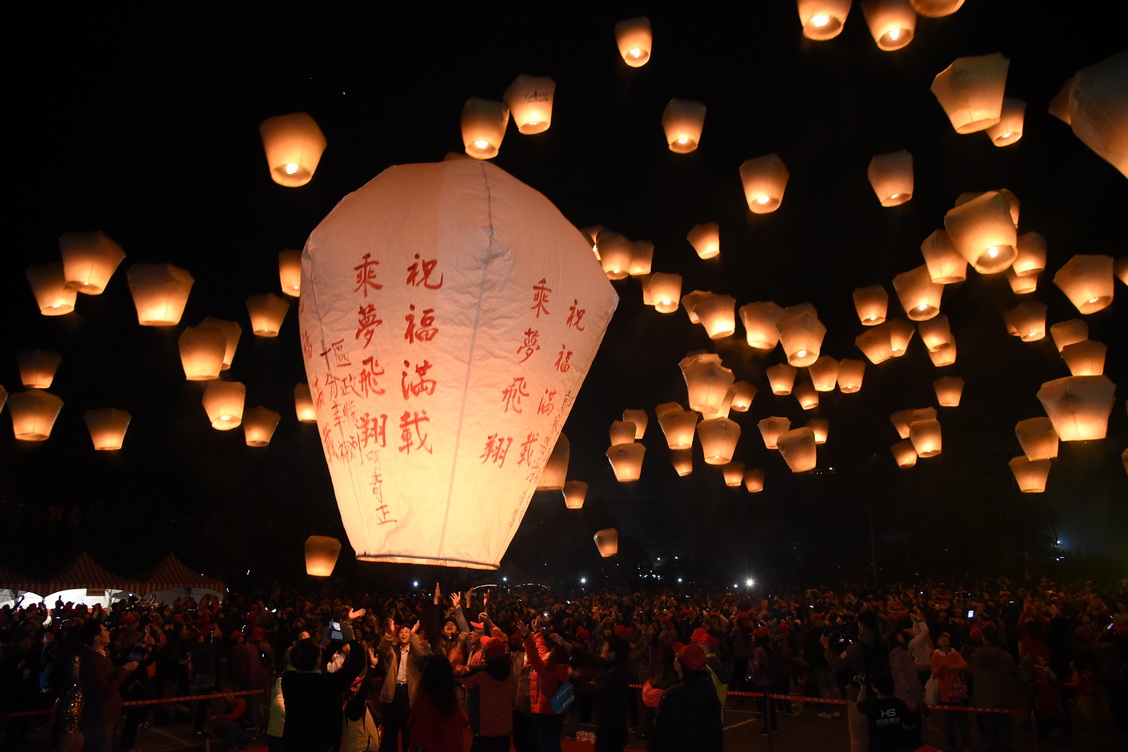 今年中秋就別烤肉了，走一趟平溪來個不一樣的中秋月圓夜吧！ 圖：新北市觀旅局提供