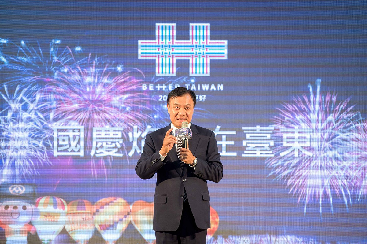 立法院長蘇嘉全說，各縣市能夠成為施放焰火場地，都能帶來大量的觀光人潮。 圖：慶籌會/提供