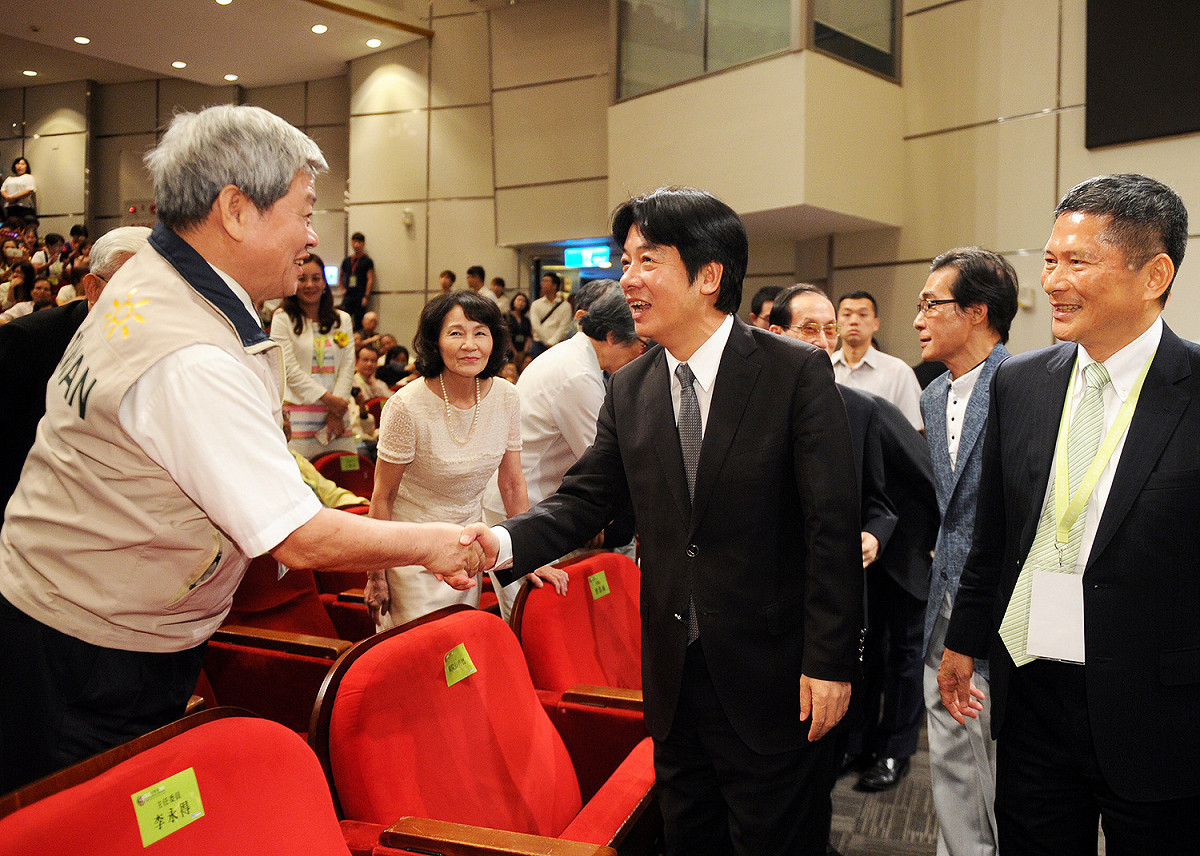 行政院長賴清德今（25）日出席106年「全國客家會議暨客家貢獻獎頒獎典禮」閉幕式。 圖：行政院/提供