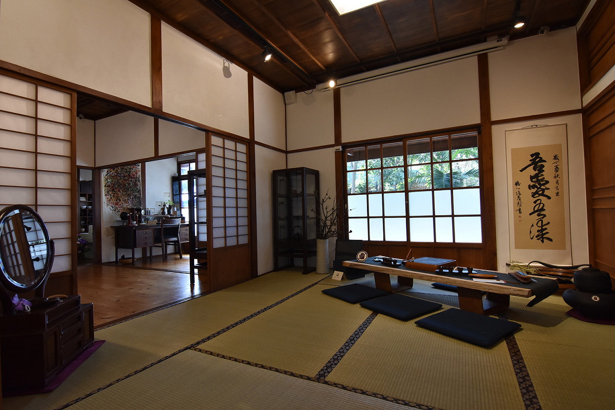 「工藝交流館」，曾經是大溪分局長的宿舍，是大溪警察宿舍群中保存狀況最為良好且面積較大之獨棟日式宿舍。 圖：桃園市政府提供