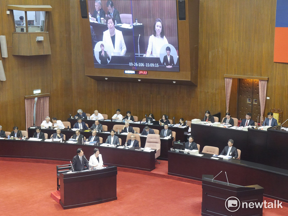 行政院長賴清德與勞動部長上台備詢。 圖：趙婉淳/攝