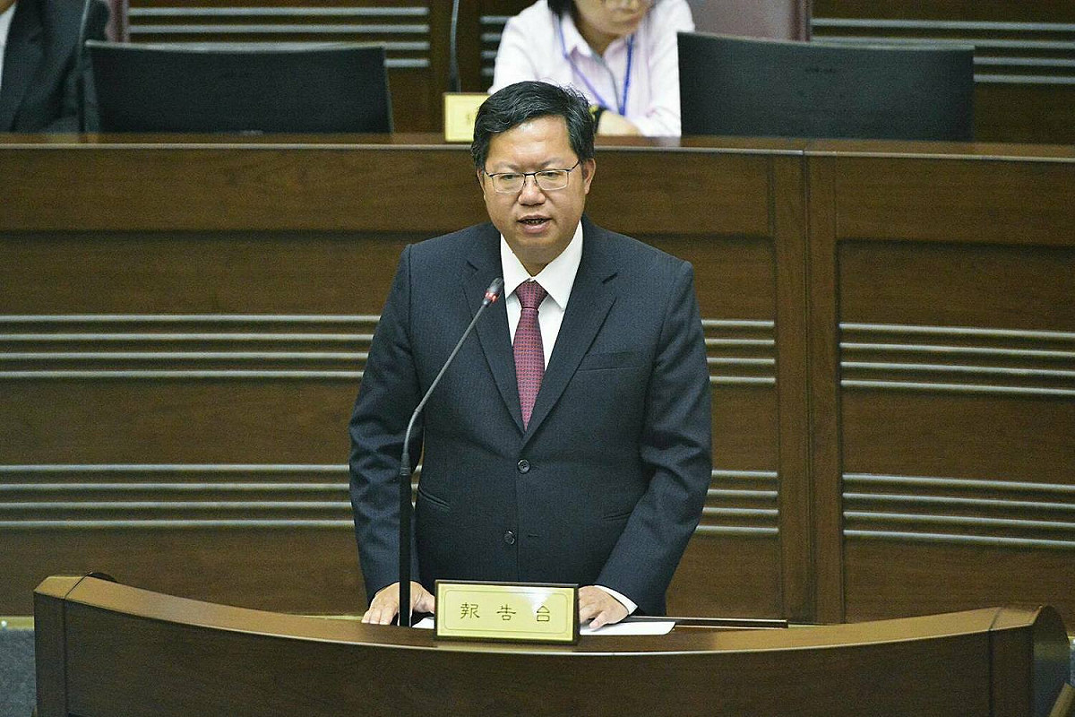 桃園市長鄭文燦今（26）日率市府團隊出席桃園市議會第1屆第6次定期會施政報告及說明。 圖：鄭文燦臉書