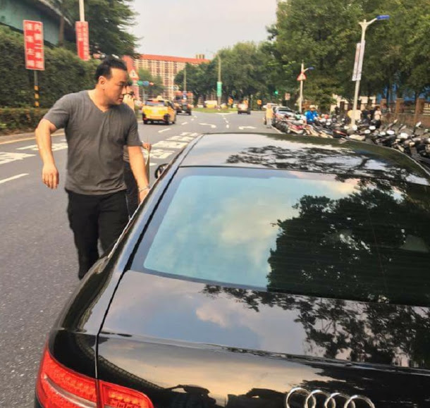 針對台大學生遭統促黨成員毆打濺血事件，統促黨總裁白狼次子張瑋（圖）等4人，25日晚間偵訊後依傷害罪嫌函送法辦。    圖：翻攝田昀凡臉書(資料照片)