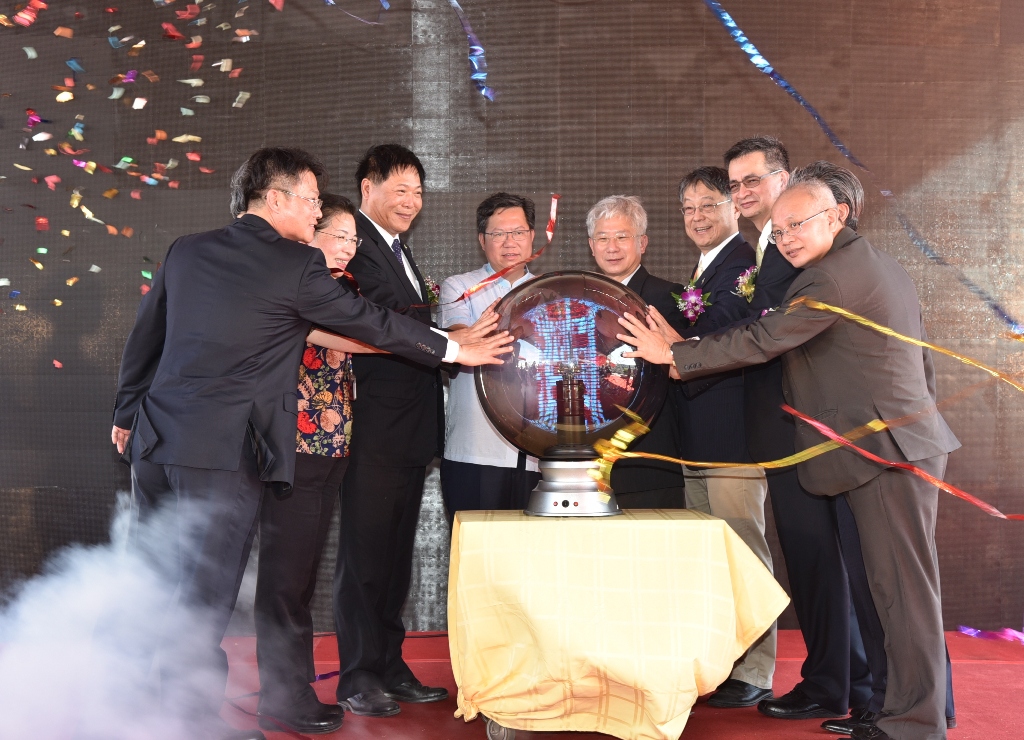出席代表共宣布擴建工程南側報到區域正式啟用。 圖 : 桃園市政府/提供