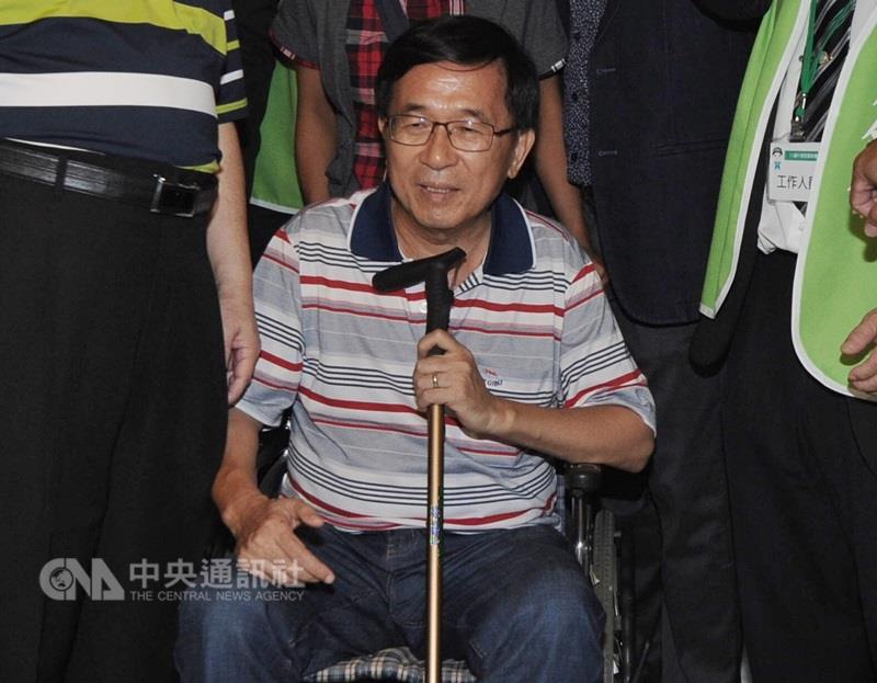 前總統陳水扁（圖）質疑審理二次金改案的台灣高等法院法官曾德水，心證偏頗，聲請法官迴避。高院合議庭認定無事證可證有偏頗，駁回聲請。 圖 : 中央社