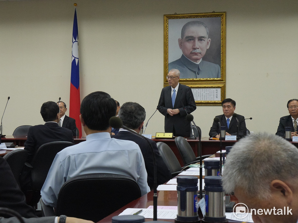 國民黨主席吳敦義呼籲蔡英文務必對外清楚說明，什麼是她所謂的具一致性、可持續性、可預測行性的兩岸關係。 圖：趙婉淳／攝