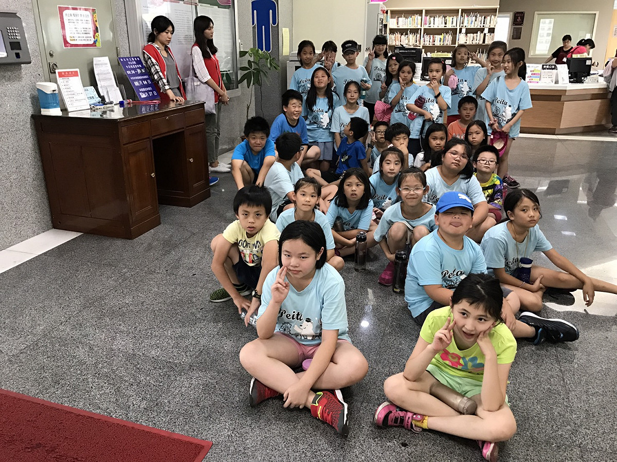 圖書館提供學童讀者入館避暑。 圖 : 新北市政府/提供