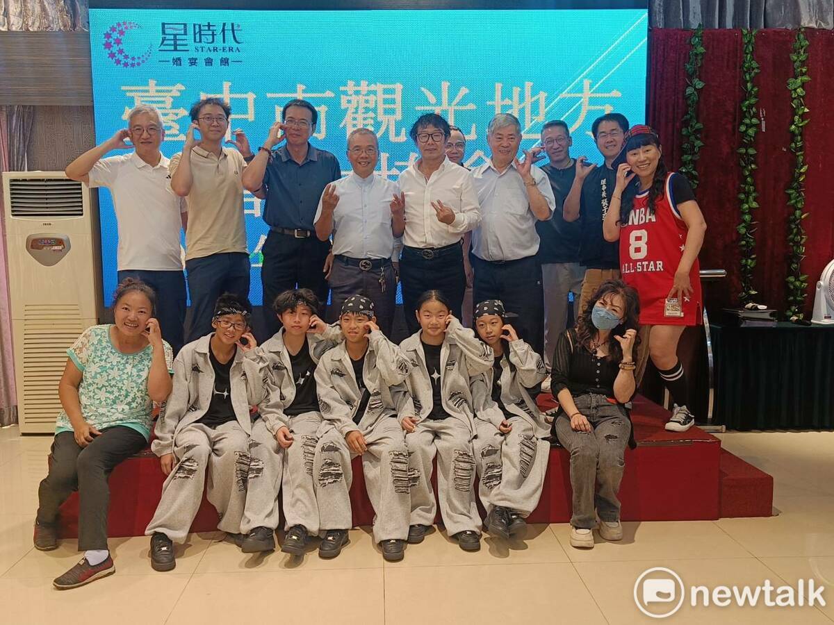 台中市觀光地方創生協會舉行會員大會，決議訴請市府定期於逢甲商圈舉辦街舞比賽，將台中市打造成為「街舞之都」；同時爭取都會區民宿合法化，加速推動都會區民宿合法設立，促進觀光與多元住宿的選擇。 圖：唐復年/攝