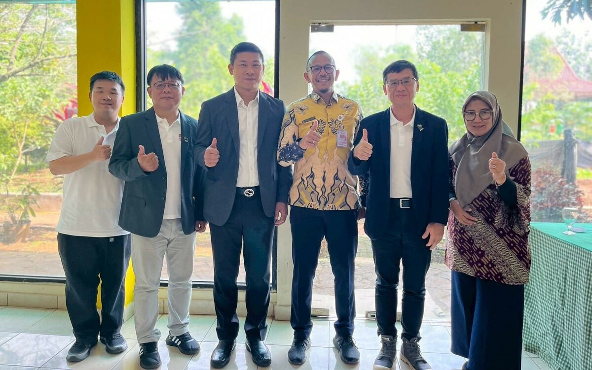高市農業局力邀雅加達首都特區農業局長(右三)訪高交流智慧及永續農業發展。 圖：高雄市農業局/提供