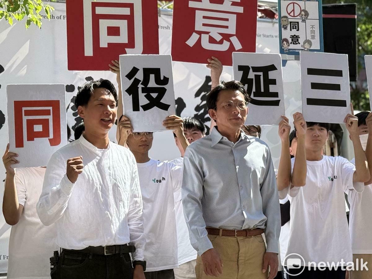 民眾黨主席黃國昌（右）、台北市議員陳宥丞（左）。 圖：周煊惠 / 攝