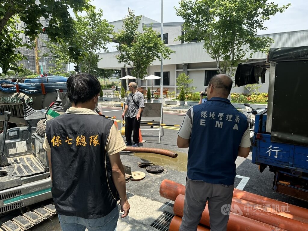 蘇姓與吳姓男子分別經營環保科技公司與清潔衛生行，為節省進廠處理廢棄物應繳納的處理費，與承攬污水下水道工程的業者勾結，藉此違法棄置污水廢棄物逾1000公噸，不法所得總計新台幣517萬餘元。台中地檢署偵辦後，日前將蘇男等人起訴。（翻攝照片）中央社記者蘇木春傳真  114年8月22日