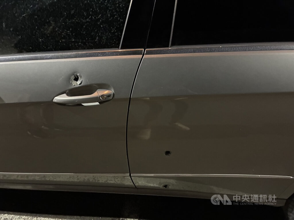 新北市蘆洲區某停車場日前發生槍擊案，造成被害人車輛多處彈孔，警方已鎖定槍手身分，全力追緝。（翻攝照片）中央社記者王鴻國傳真　114年8月22日