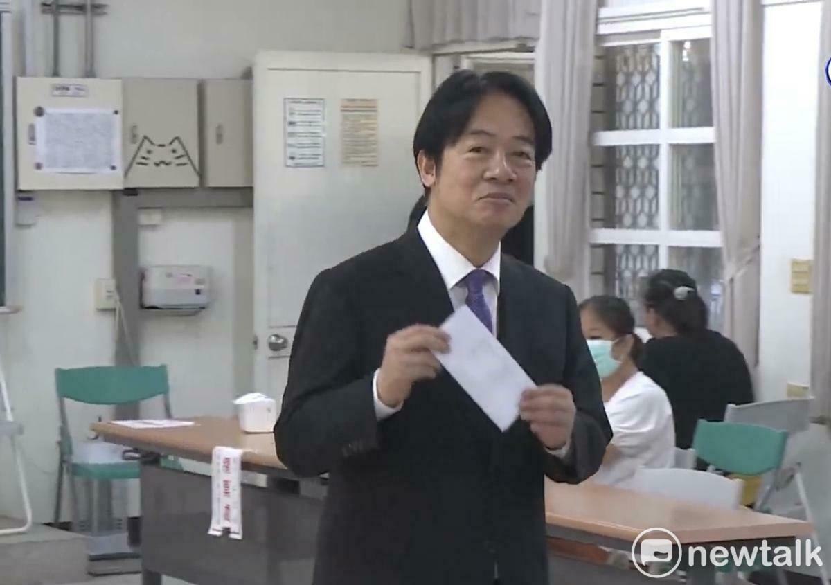 核三重啟公投案今日登場，賴清德總統上午9時25分在台南戶籍地附近的安平國中投開票所完成投票。 圖：黃博郎／攝（資料照片）