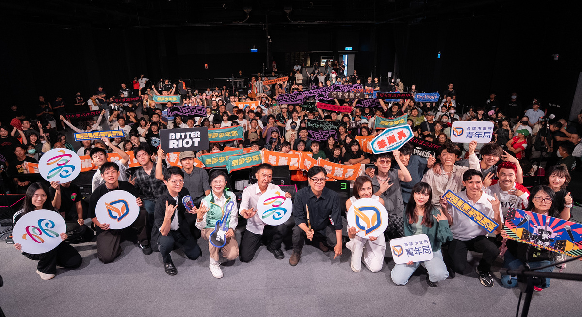 高市府青年局舉辦「2025高速青春音樂展演」，現場湧入大批樂迷，氣氛熱烈。 圖：高雄市青年局/提供