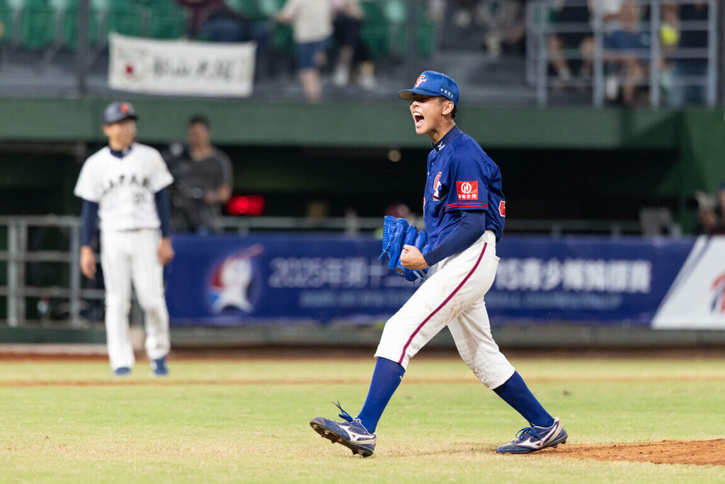 U15亞洲青少棒錦標賽23日冠軍戰再上演「台日大戰」，雙方形成投手戰，台灣小將柯邵捷（圖）投出自信，先發7局完封勝，助隊以3比0奪得隊史第8冠。（中華民國棒球協會提供）中央社記者謝靜雯傳真　114年8月23日