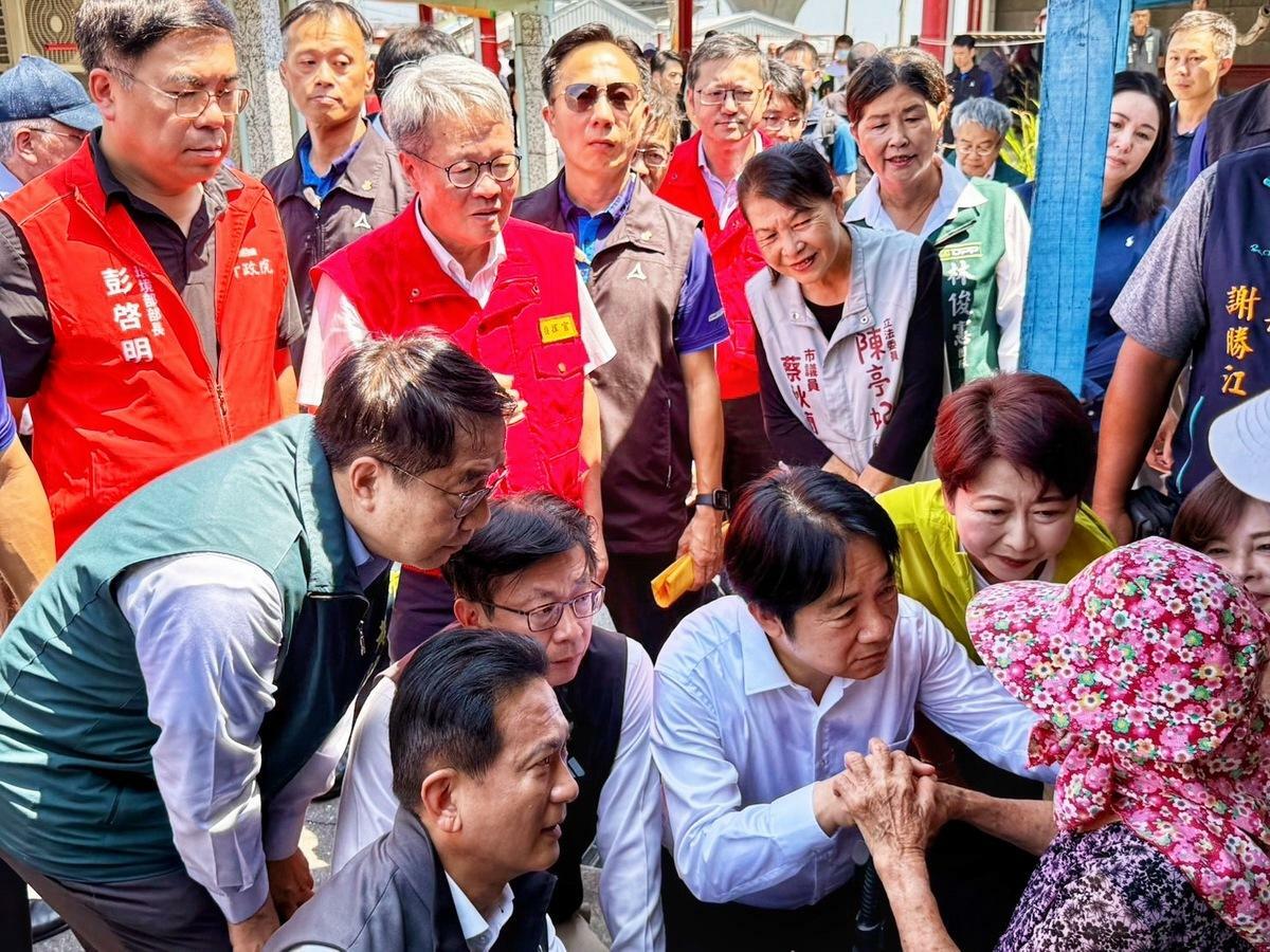 賴清德總統前往台南市七股、將軍地區勘災。 圖：行政院提供