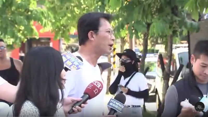 黃國昌22日被記者提問，竟嗆對方「這個是什麼白癡的問題？」引發爭議。 圖：翻攝自threads
