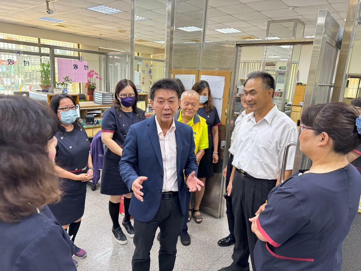 許智傑(中)與農會系統緊密互動。 圖：民眾提供