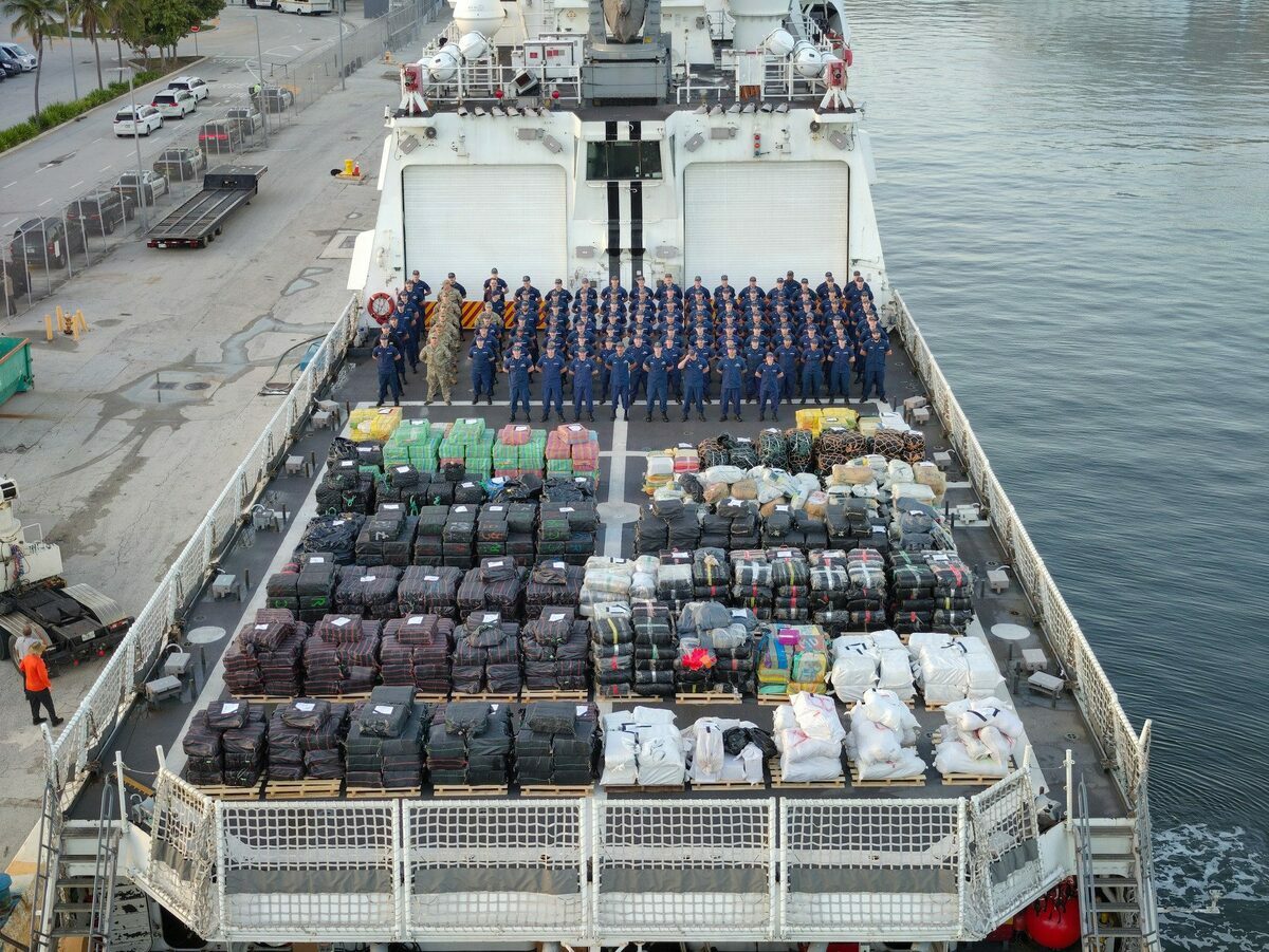 據美國海岸防衛隊（The U.S. Coast Guard）消息，約 76,140 磅的非法毒品在 19 次東太平洋與加勒比海的攔截行動中被破獲。 圖：擷取自「美國海岸防衛隊（The U.S. Coast Guard）」