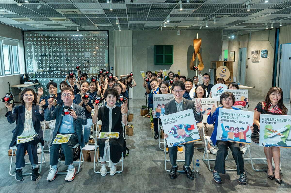 韓國水原市青年代表團參訪高市青年局，實地瞭解高雄創業環境和產業發展重點，期盼雙方未來在青創領域攜手開創更多契機。 圖：高雄市青年局/提供