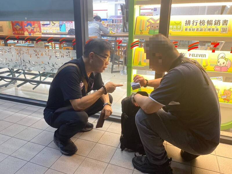 雲林檢警查獲利用高鐵退票的新詐騙手法，逮捕馬來西亞籍陳姓車手。 圖：雲林地檢署提供