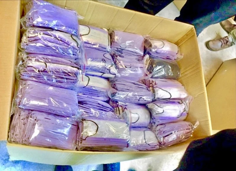 疫情期間拒入「國家隊」，藍姓老闆私下高價販售口罩，不法獲利超2千萬，一審判決出爐。 圖：桃園地檢署提供