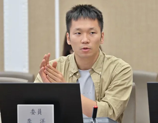 奧運羽球男雙連兩屆金牌李洋接下首任運動部部長。 圖：行政院/提供（資料照片）