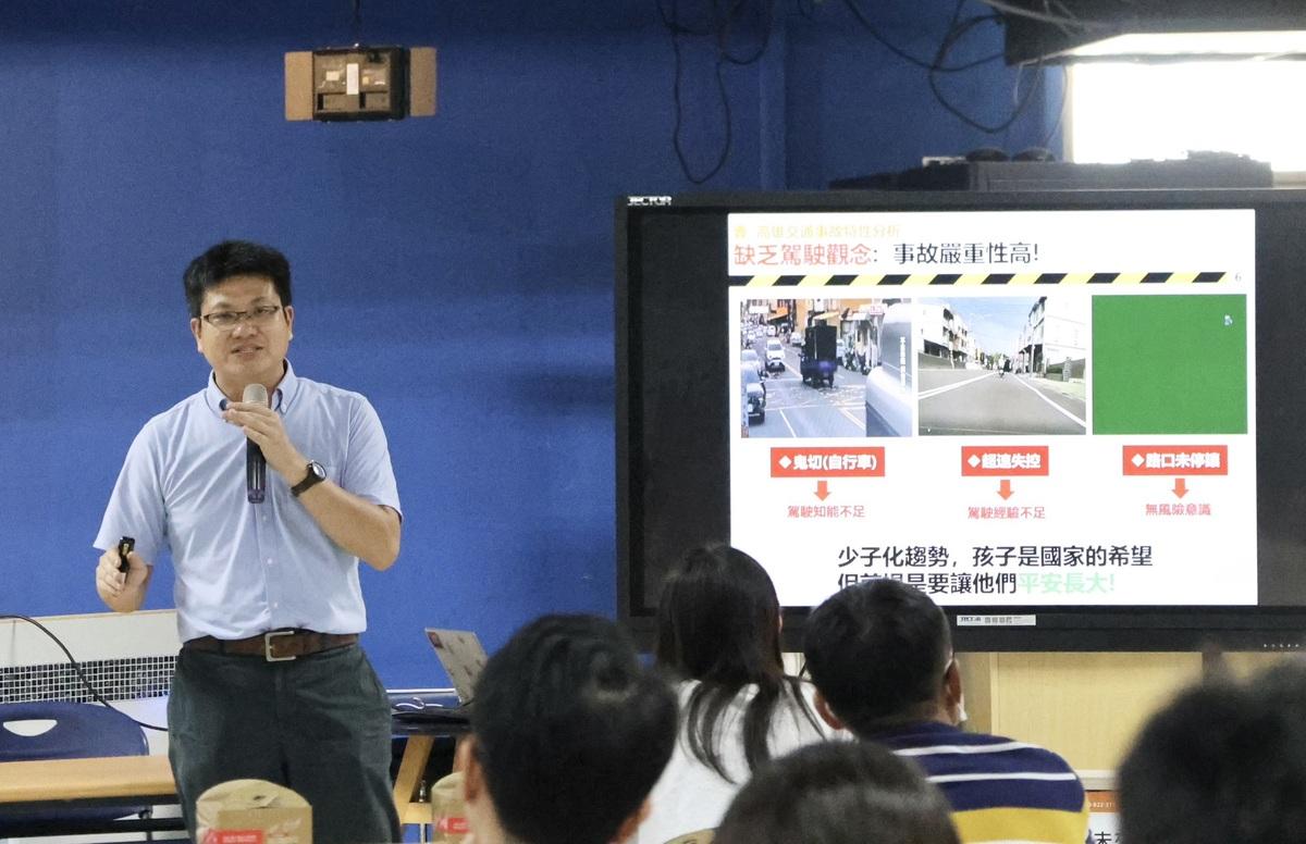 座談會搭建市府與學校間的交流平台，傳達市府道安願景與指標性政策。 圖：高雄市教育局/提供