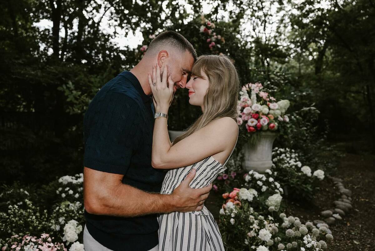 (影) 泰勒絲被求婚了！甜蜜曬千萬鴿子蛋鑽戒