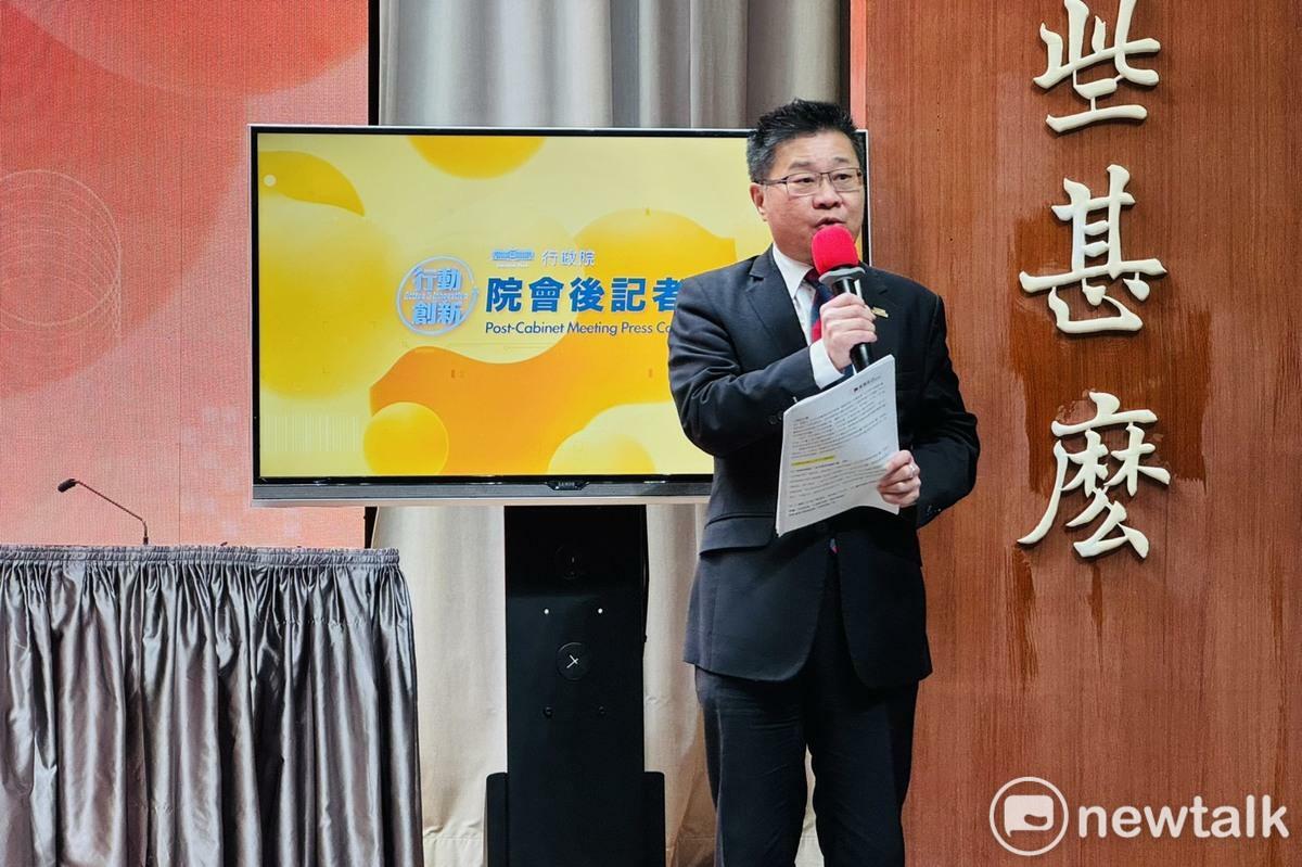衛福部次長呂建德今（28）日在行政院會後記者會情緒激動地對蔣萬安喊話，希望地方首長每一分錢都能花在刀口上。 圖：謝莉慧/攝