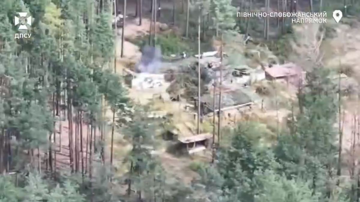 烏軍近期頻繁對俄軍陣地、設施發動襲擊，前線俄軍面臨的損失越來越慘重。 圖：擷取自 @Vijesti11111 X 分享影片